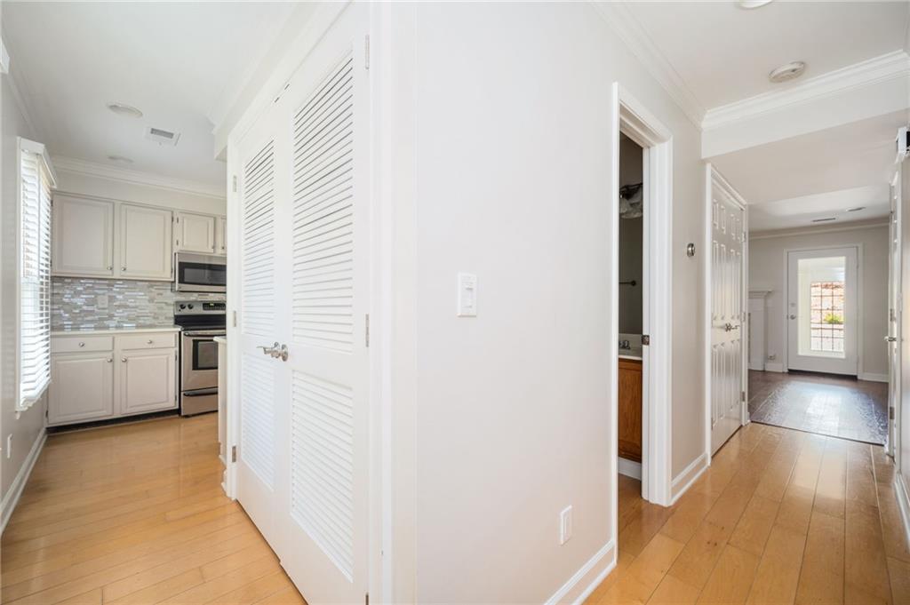 2103 Kristen Court SE