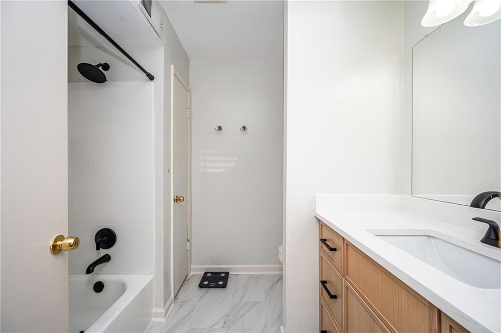 23 Middleton Court SE