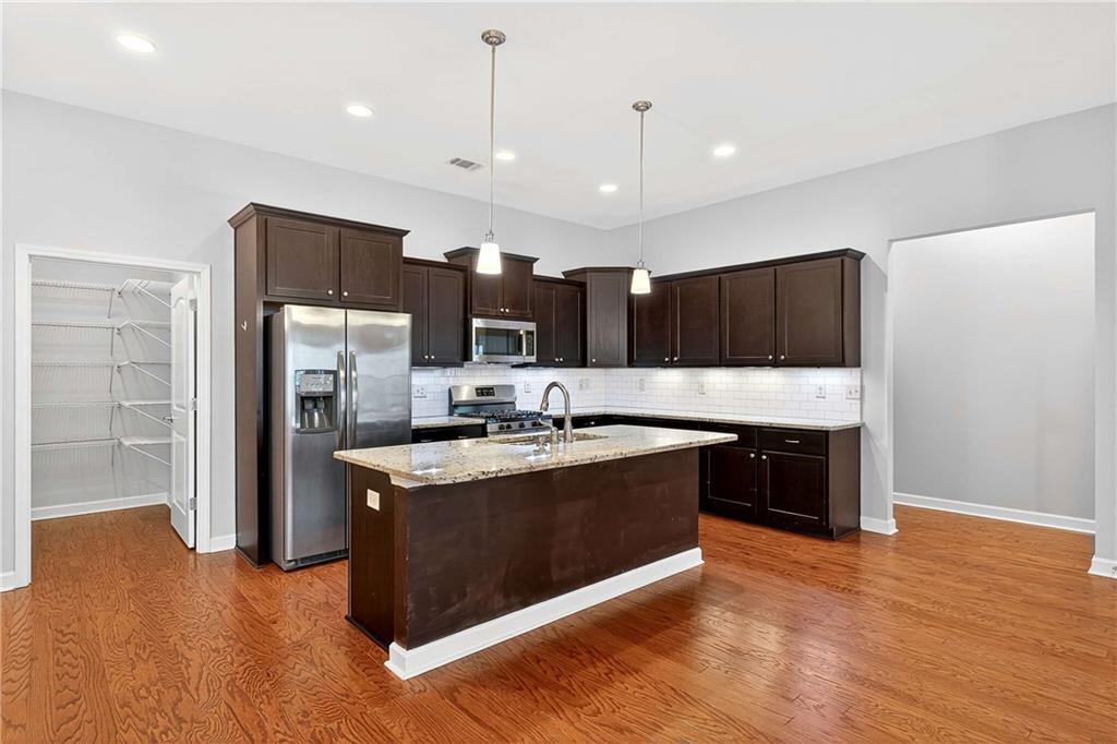 1976 Grove Field Lane