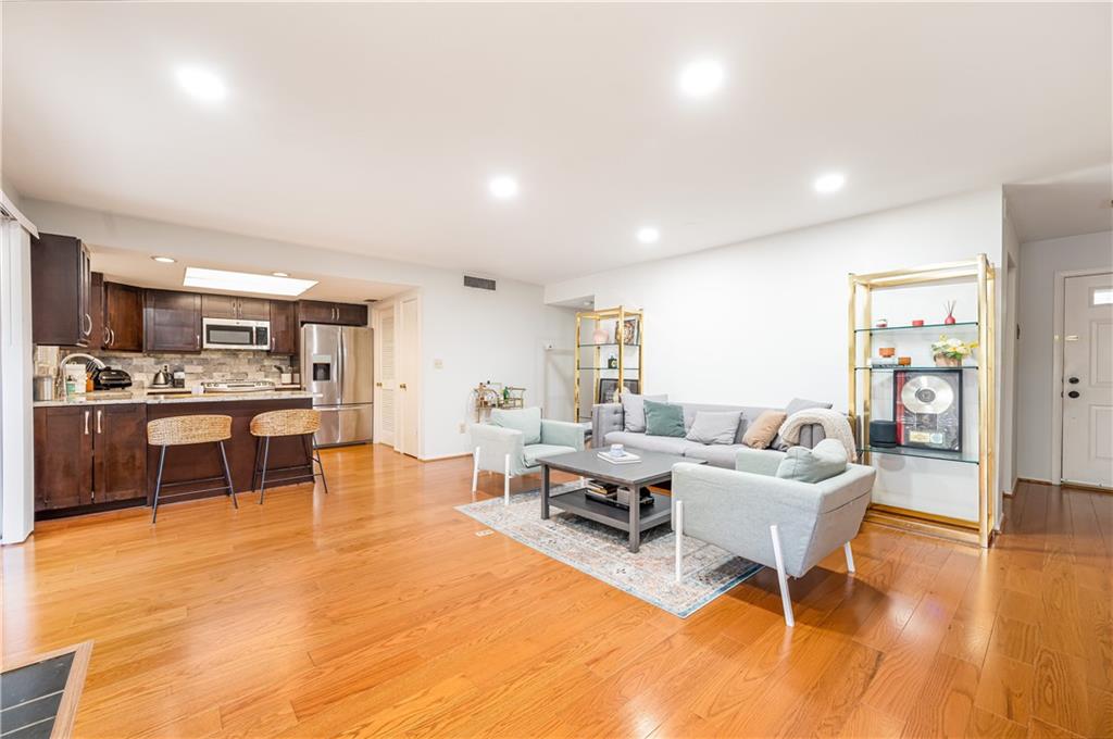 23 Middleton Court SE