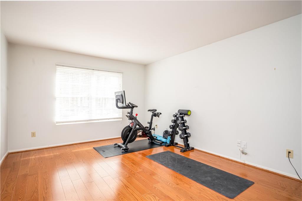 23 Middleton Court SE