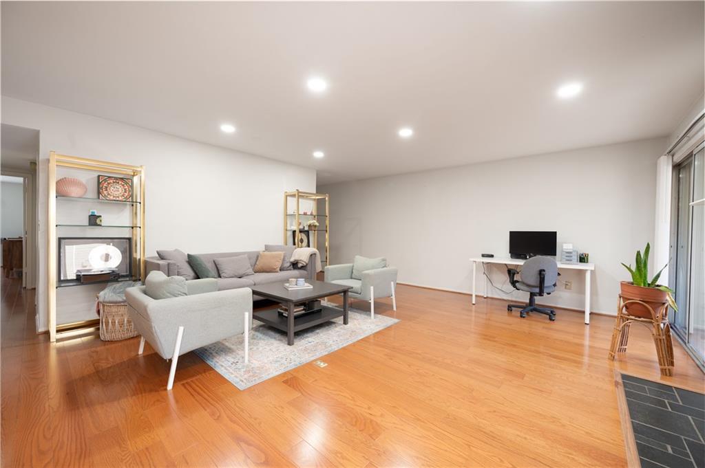 23 Middleton Court SE