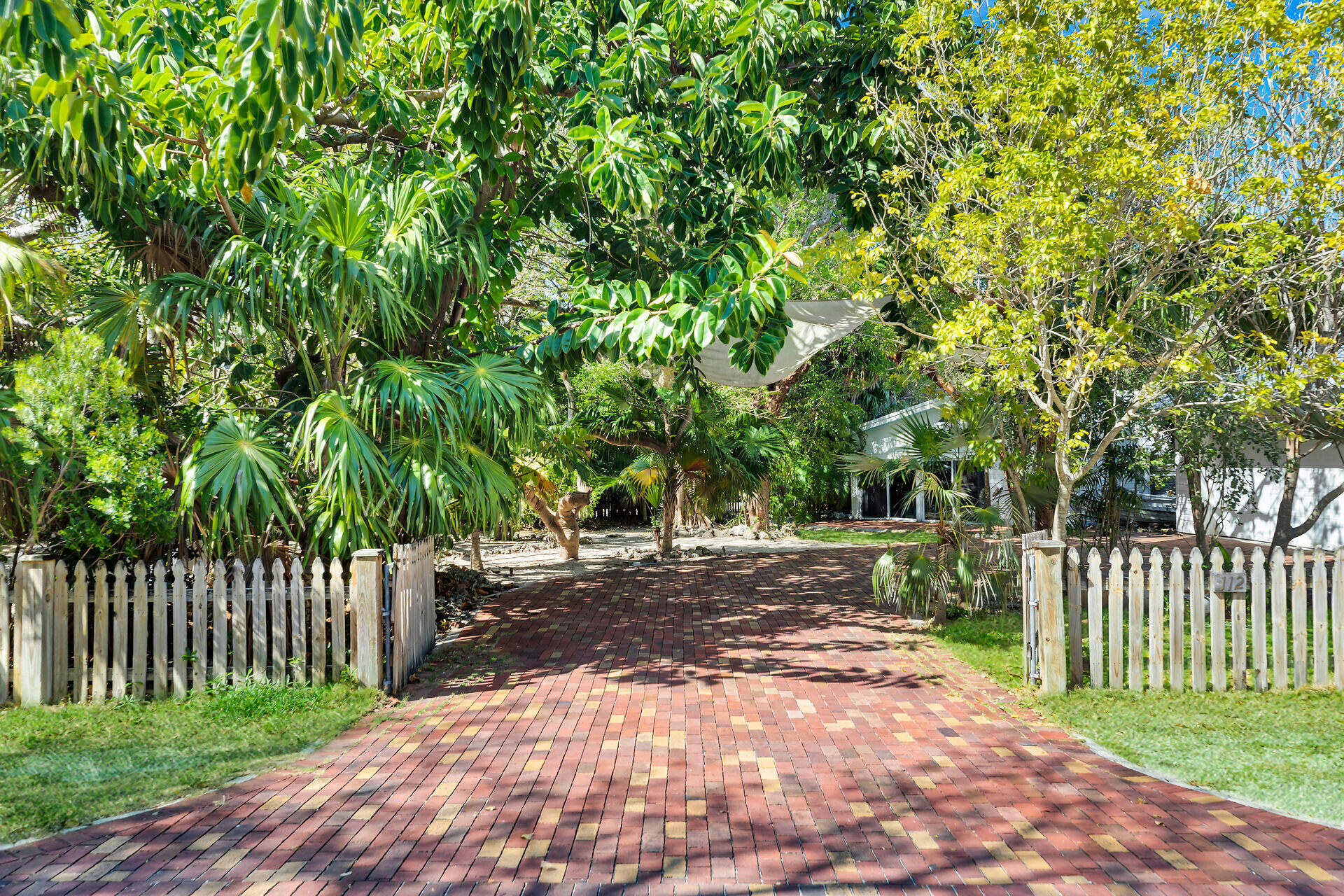 145 Plantation Boulevard
