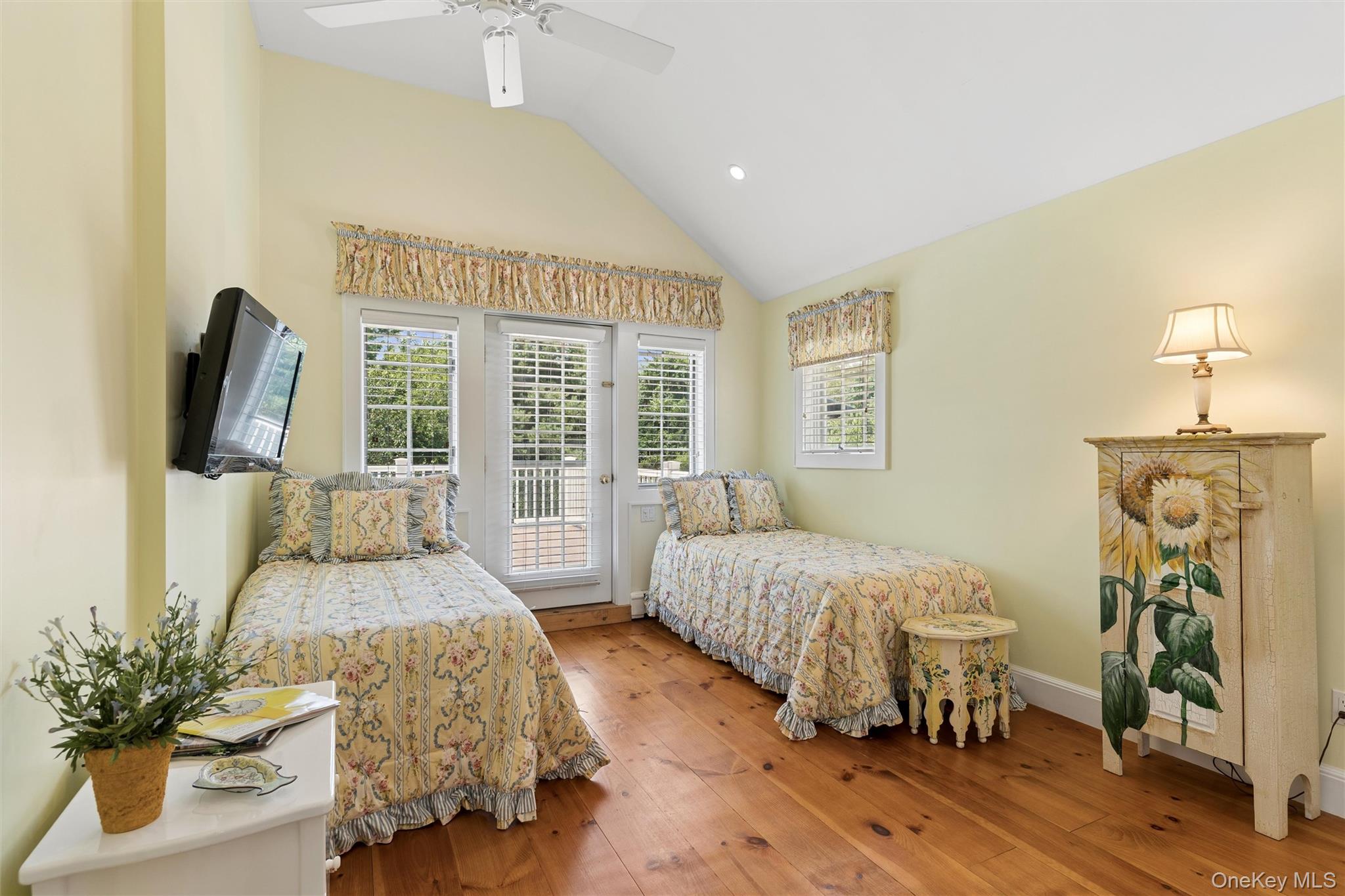 245 Meadows W