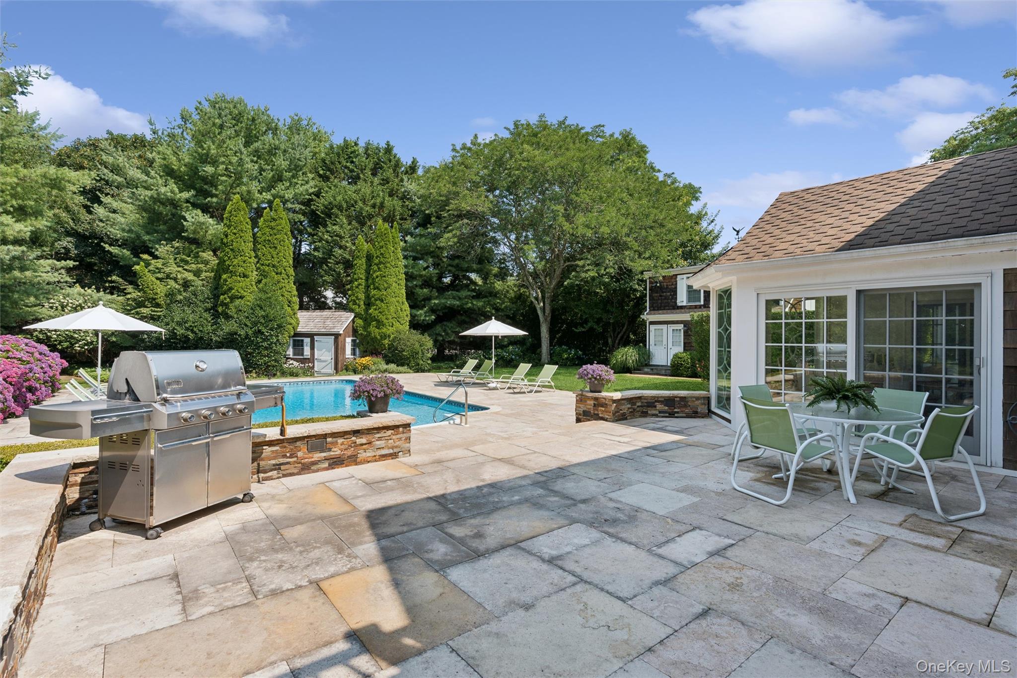 245 Meadows W