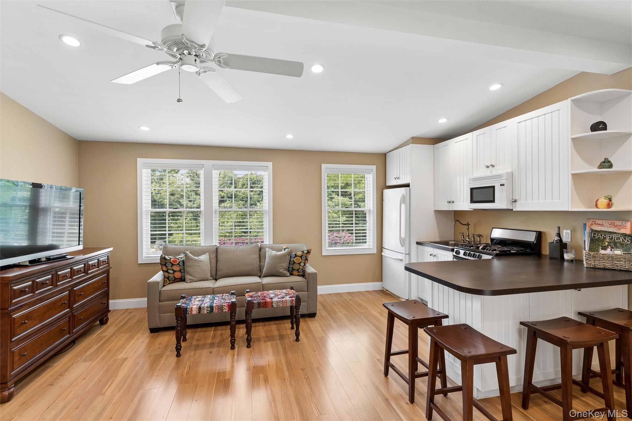 245 Meadows W