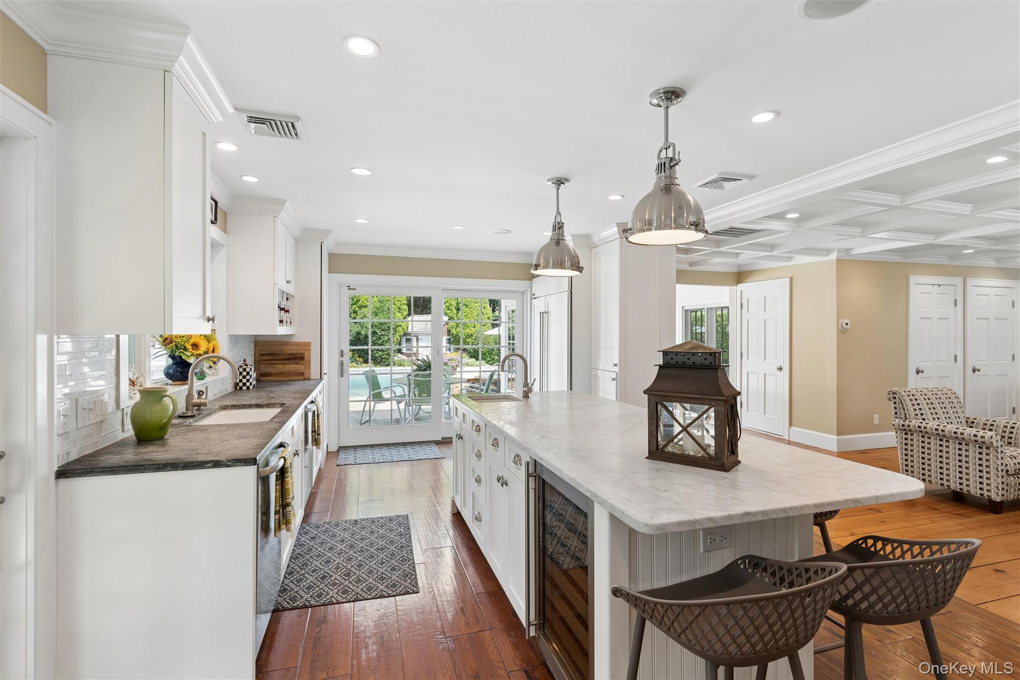 245 Meadows W