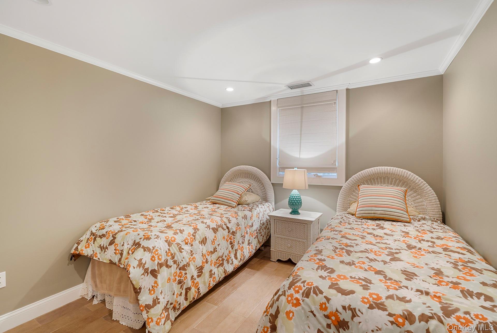 245 Meadows W