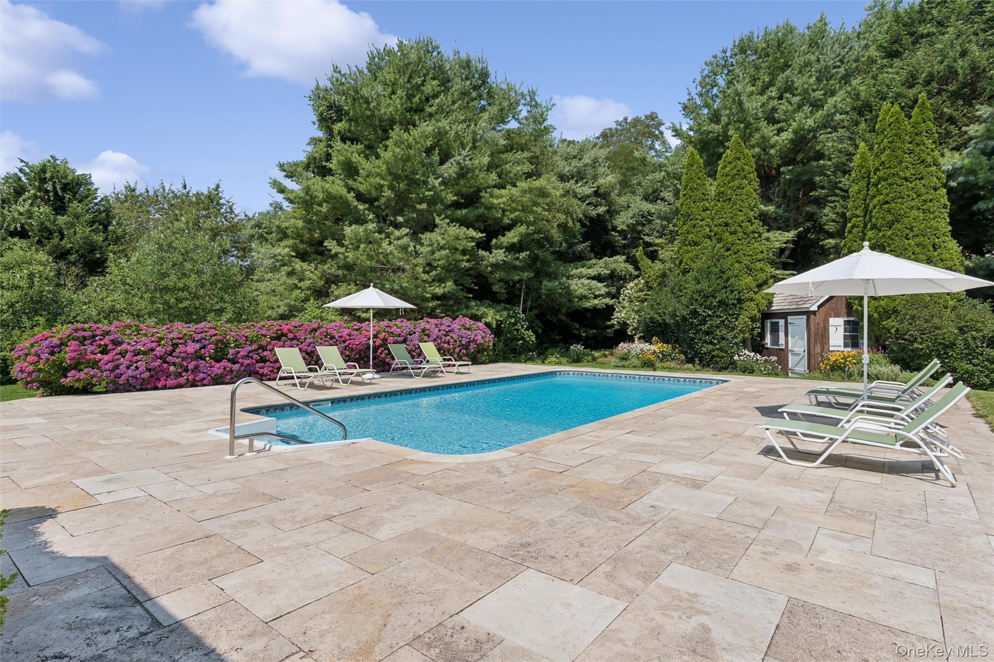 245 Meadows W