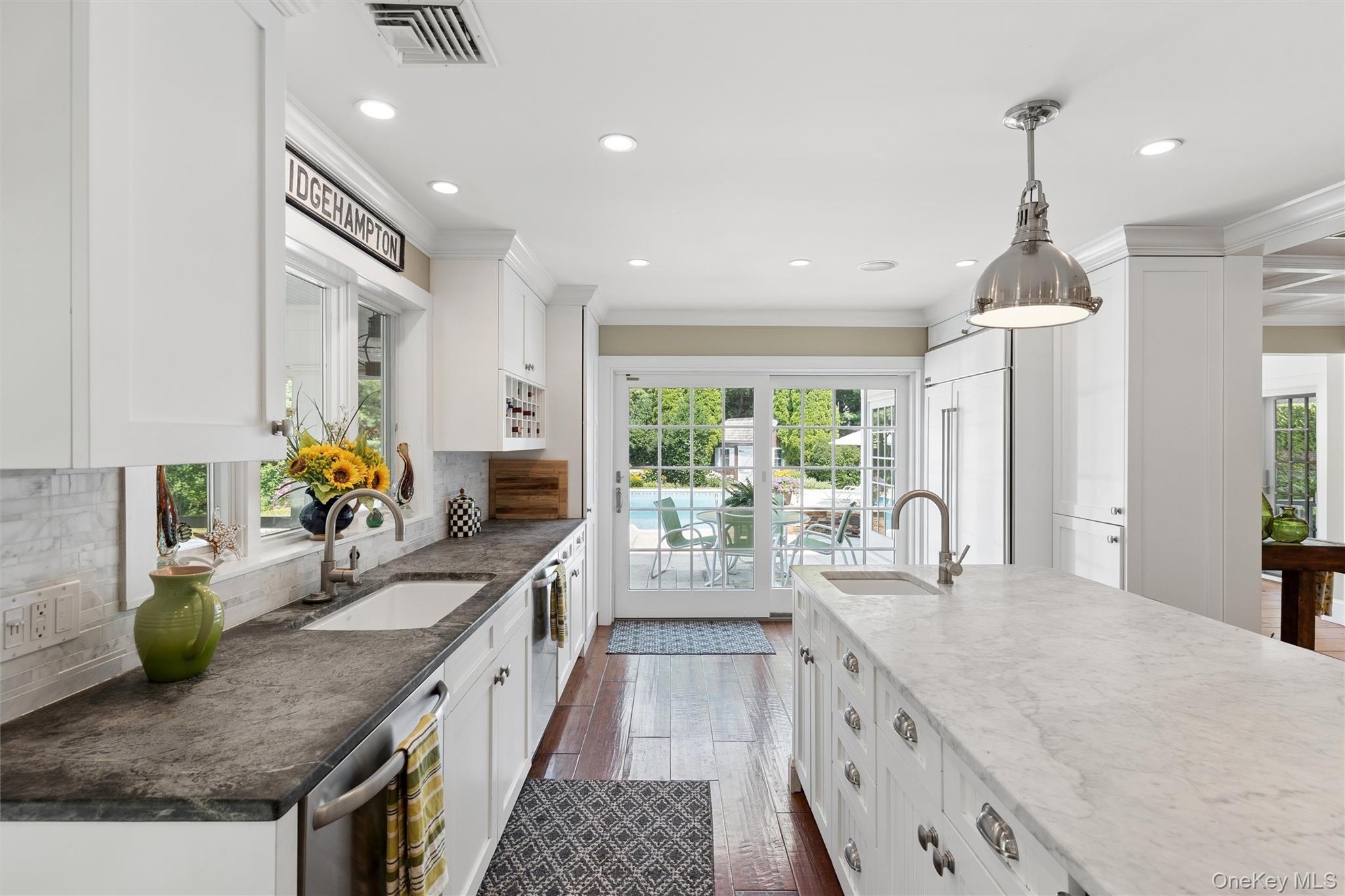 245 Meadows W