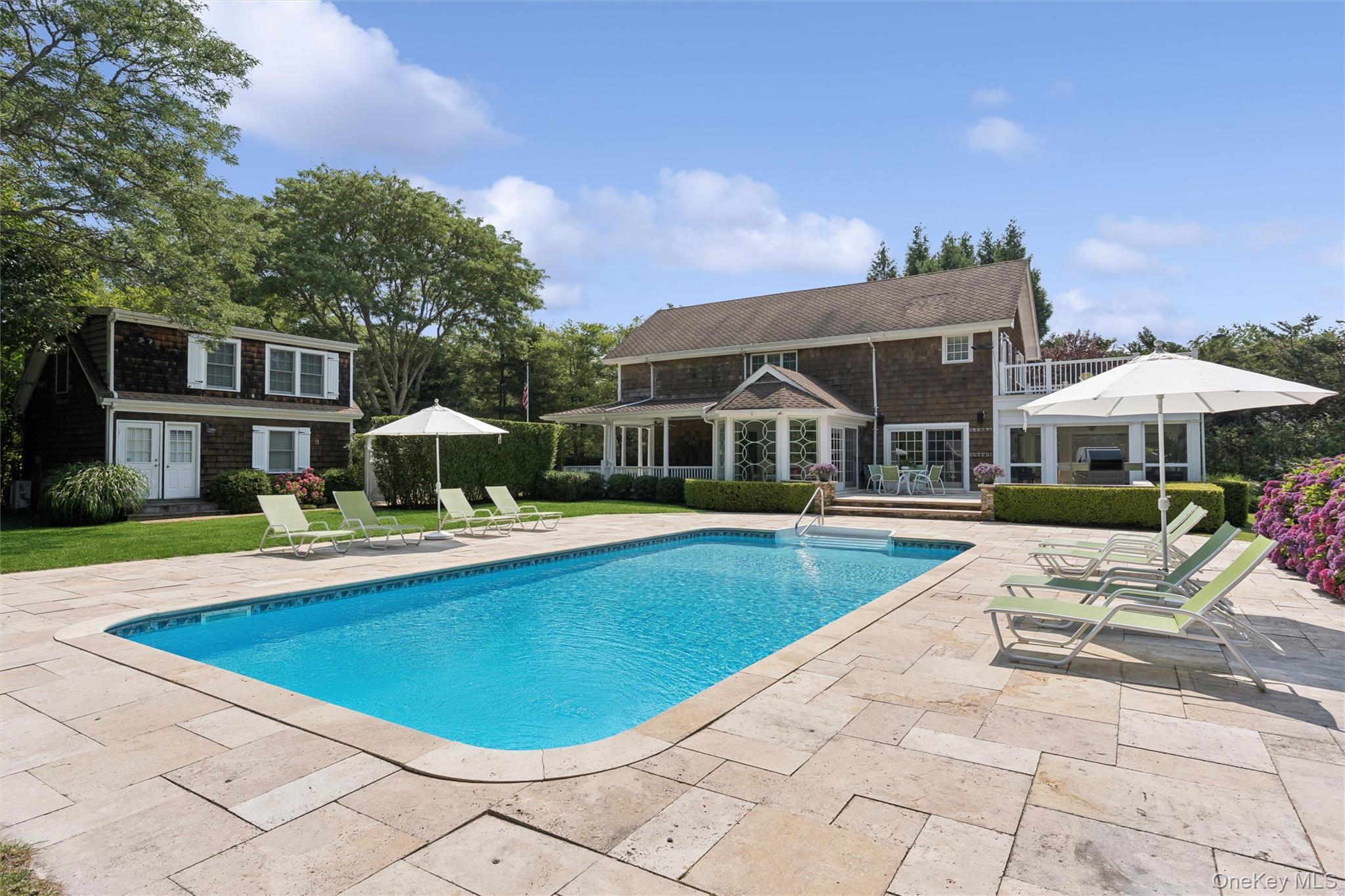 245 Meadows W