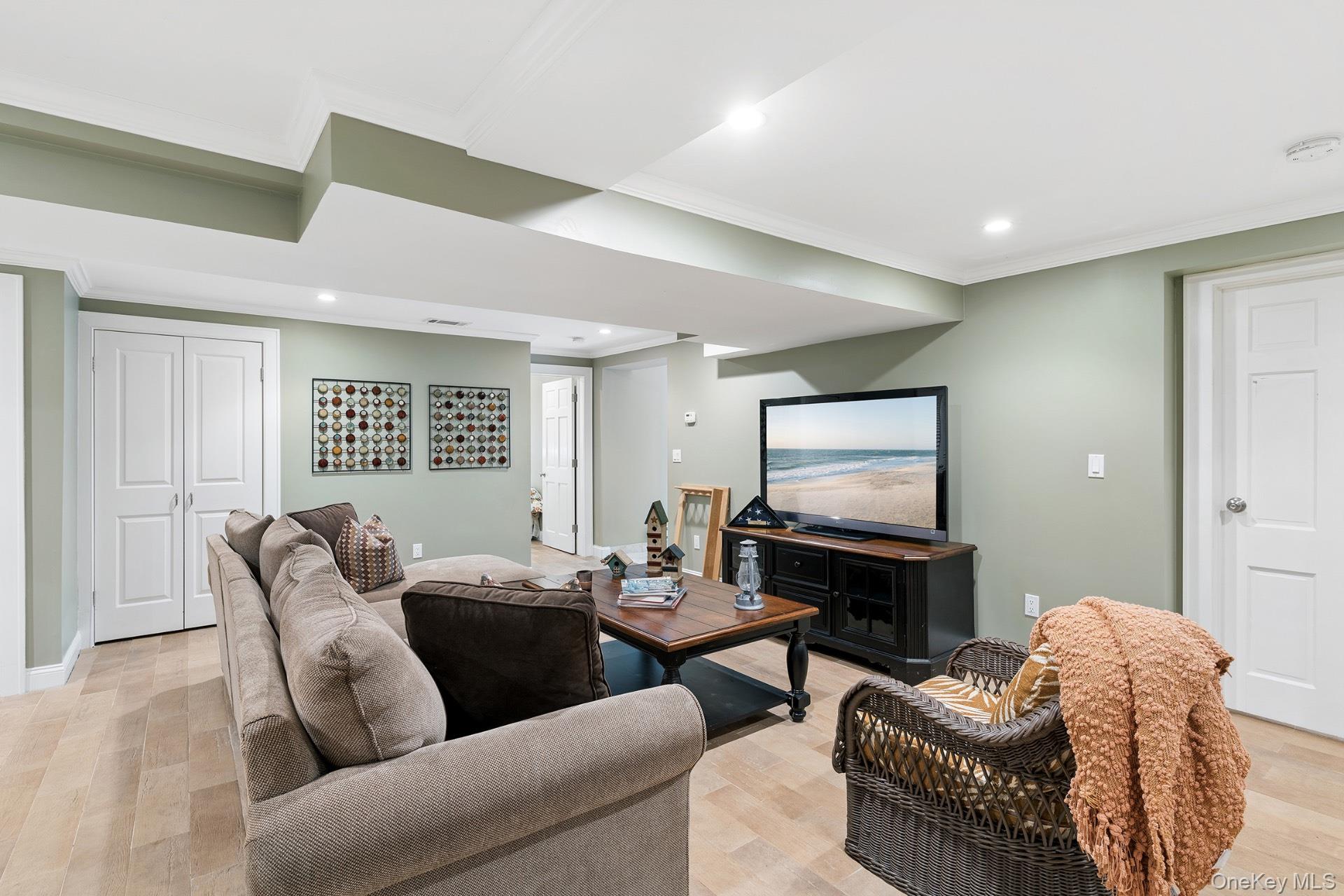 245 Meadows W