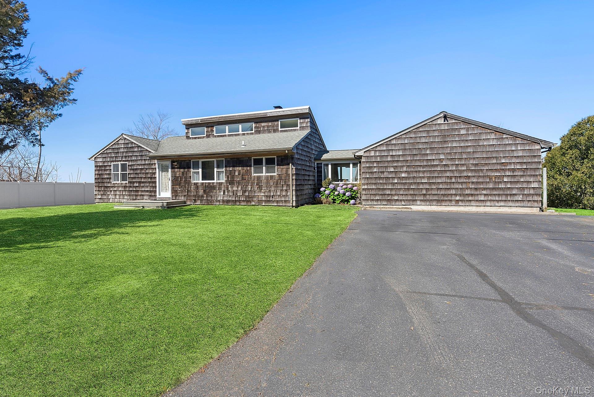 22 Peconic Crescent