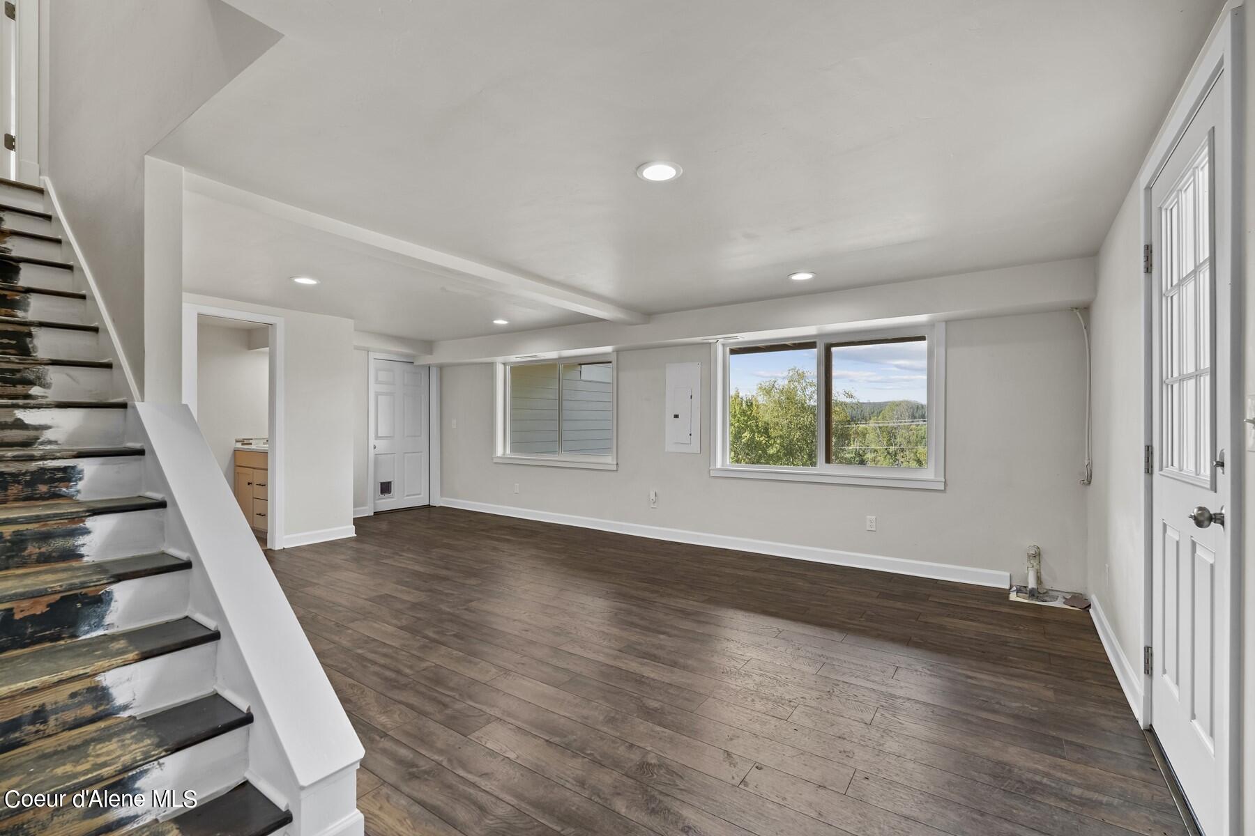 45 Floral Way