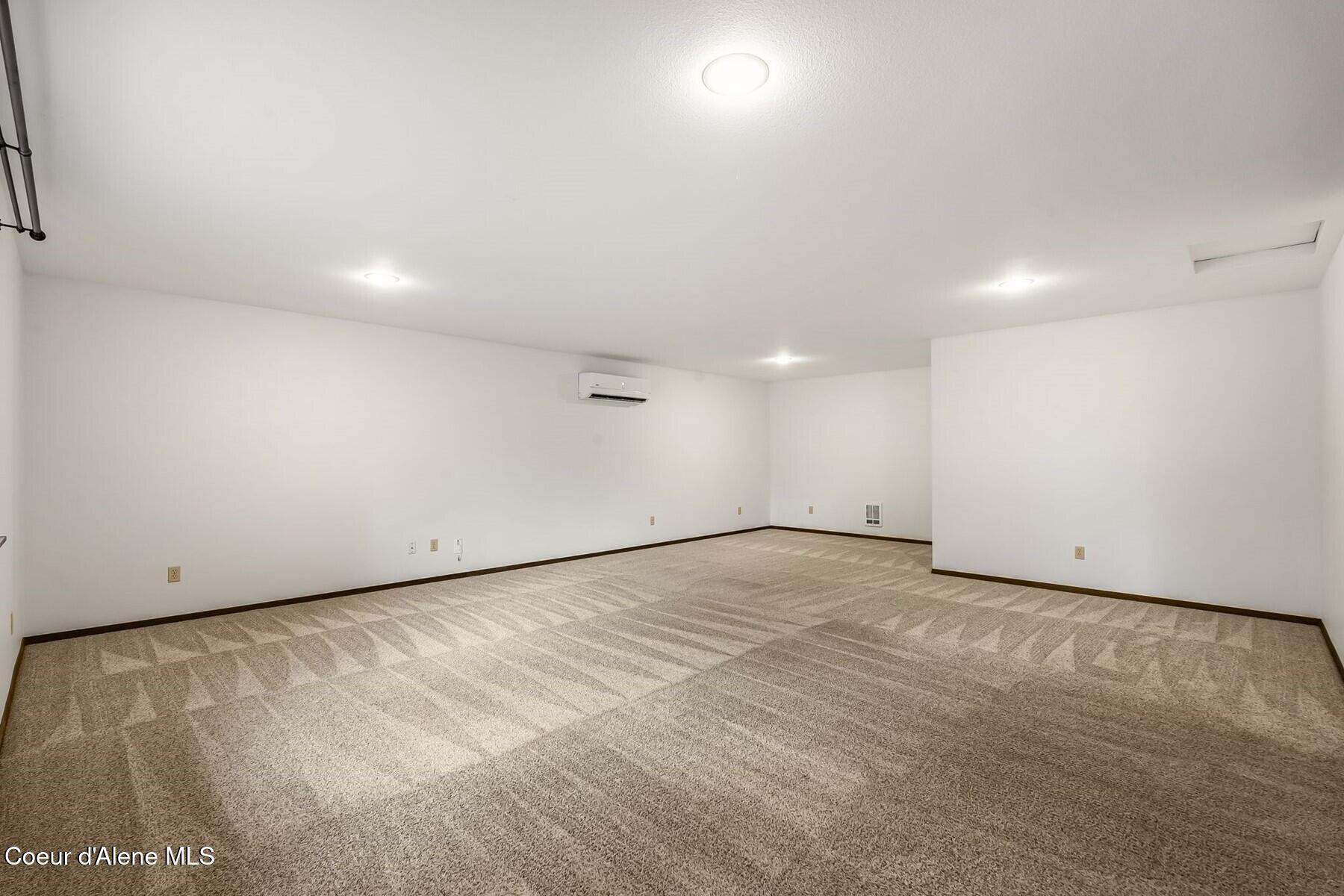 2704 N Boyer