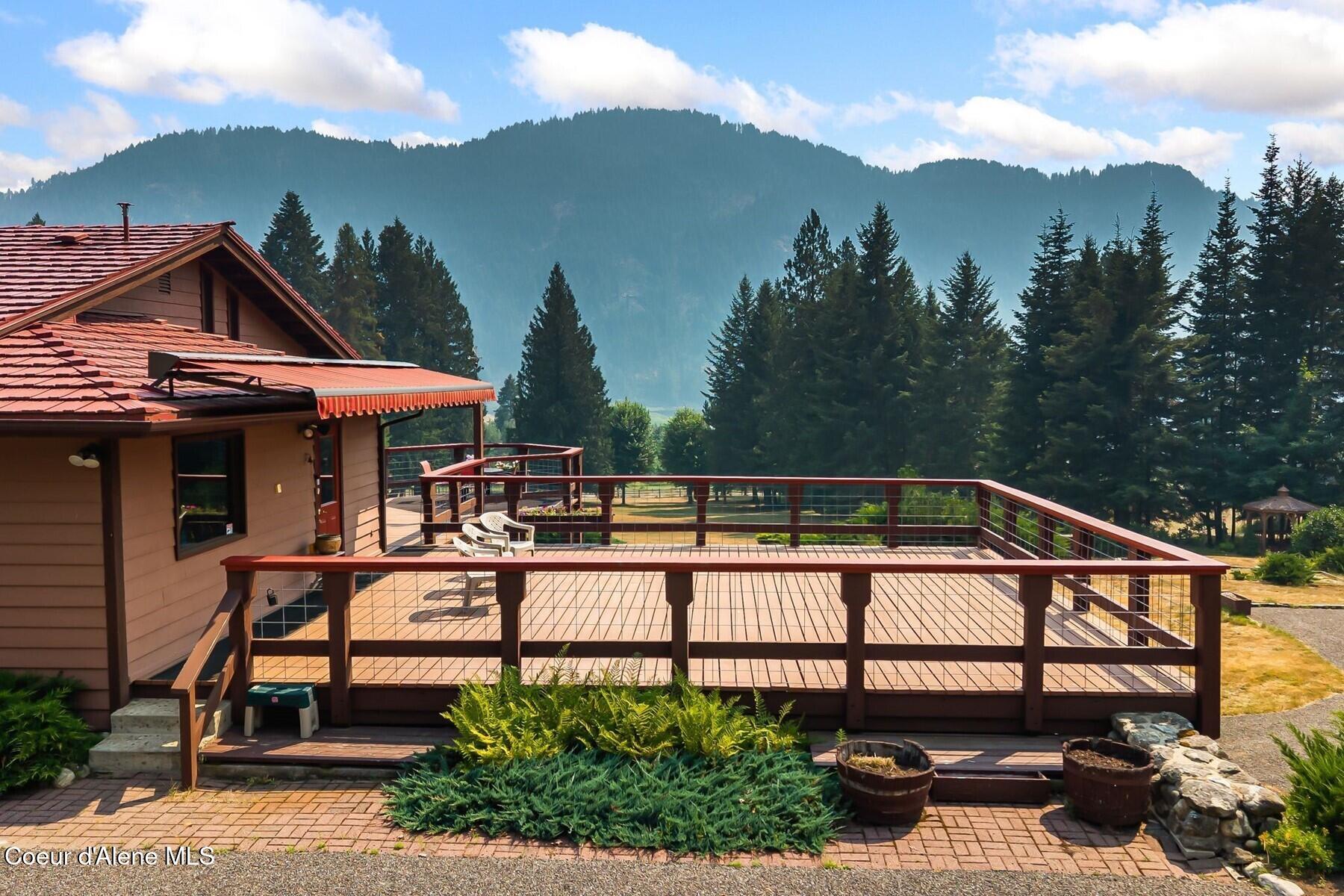 887 Blue Lake Rd
