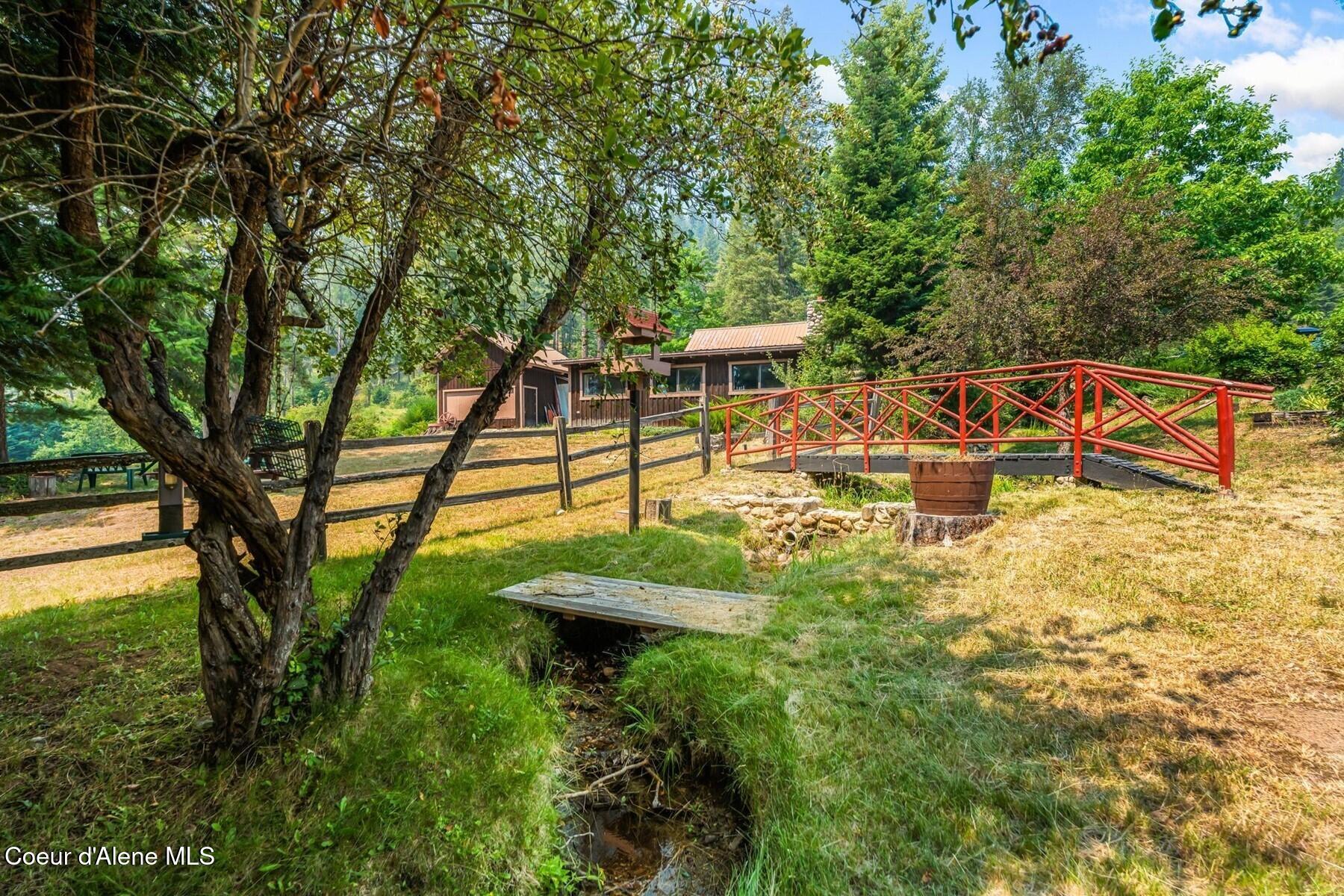 887 Blue Lake Rd
