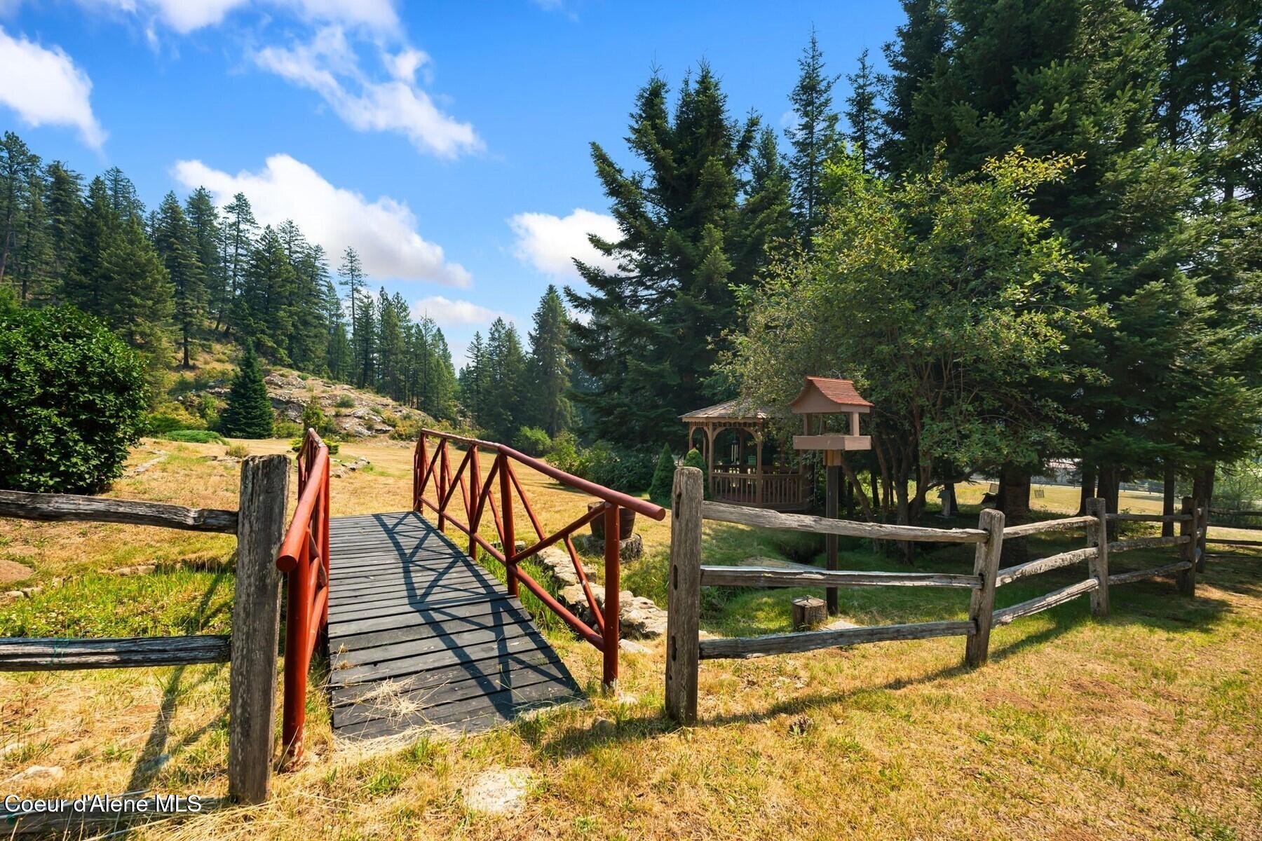 887 Blue Lake Rd