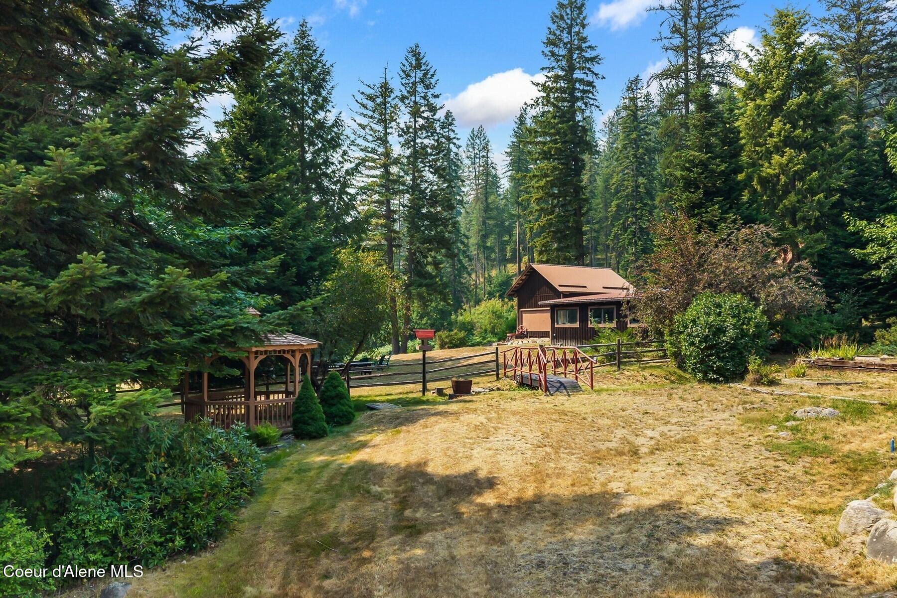 887 Blue Lake Rd