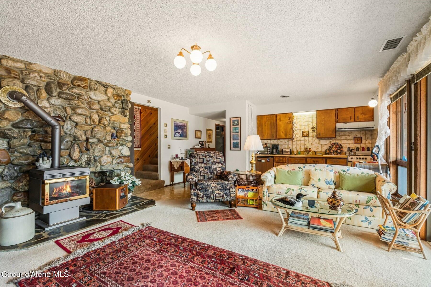 887 Blue Lake Rd