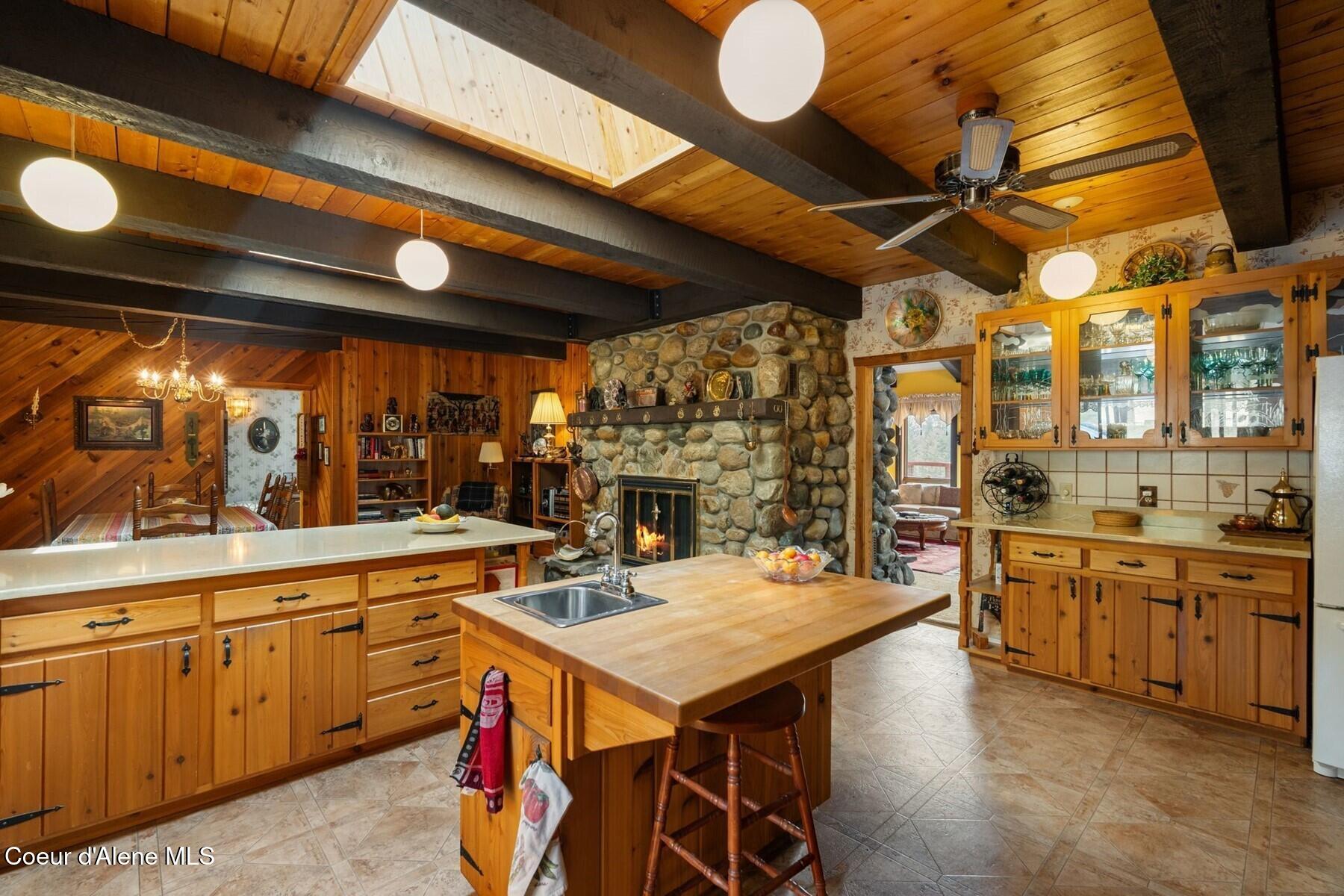 887 Blue Lake Rd