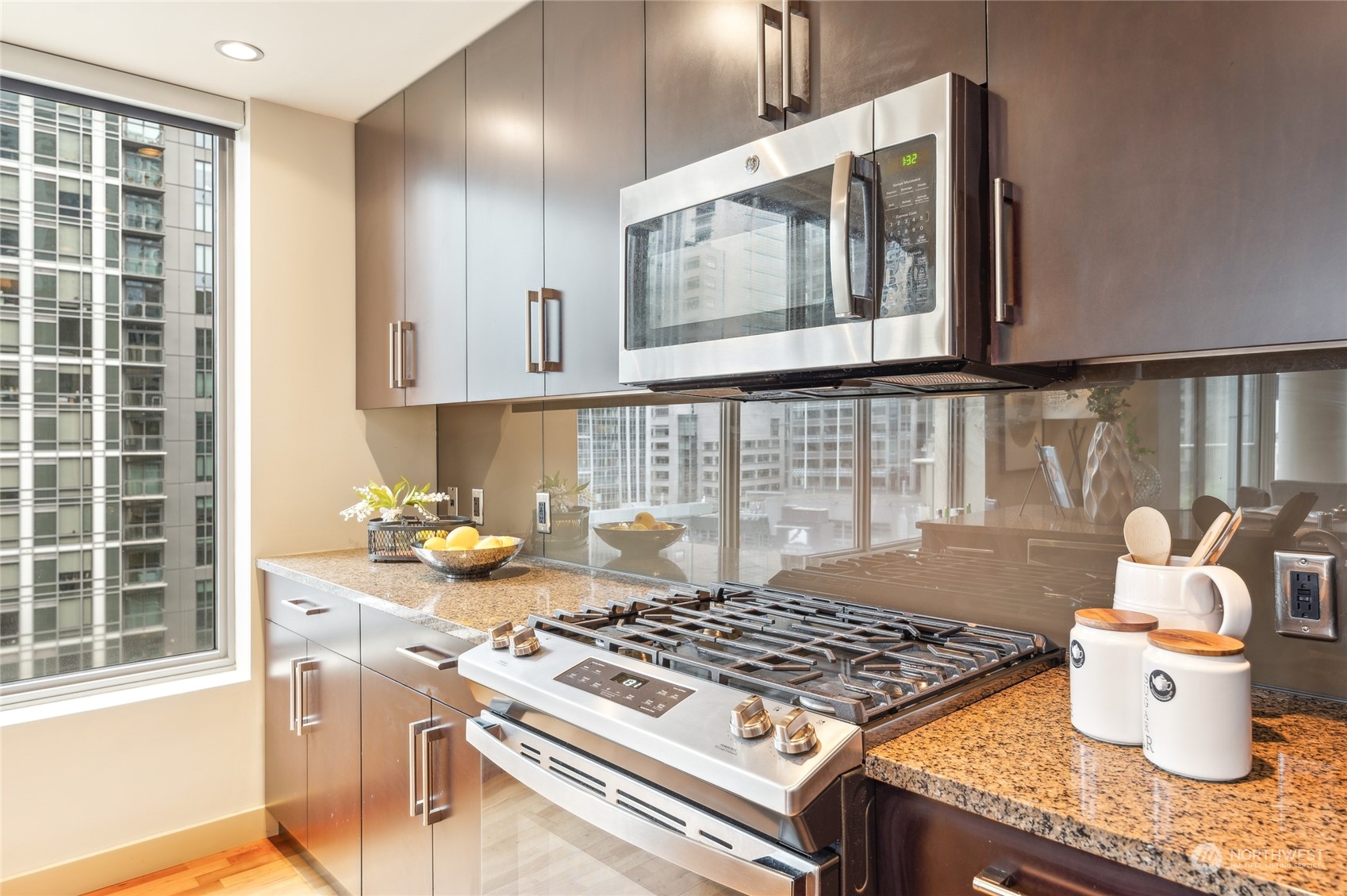 910 Lenora Street Unit: S907