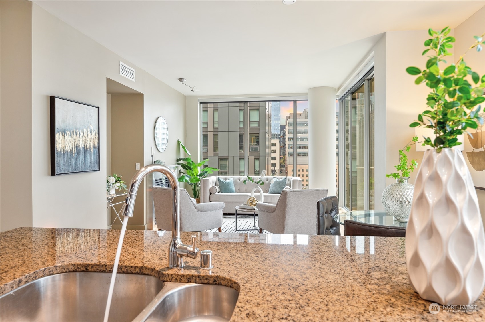 910 Lenora Street Unit: S907