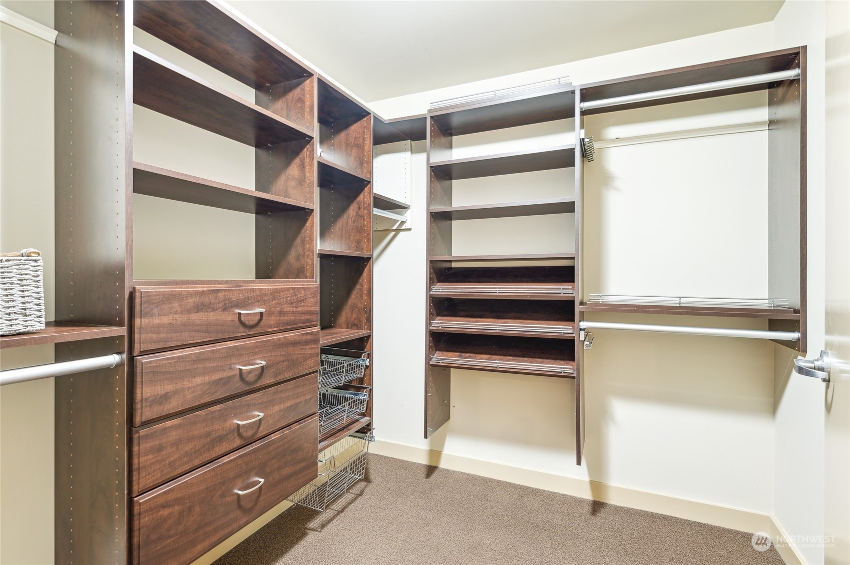 910 Lenora Street Unit: S907
