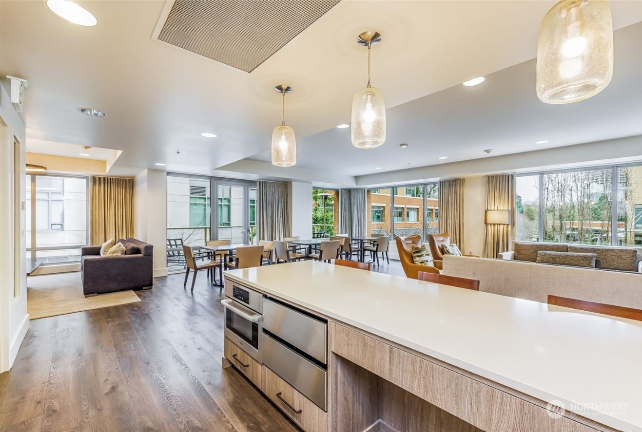 910 Lenora Street Unit: S907