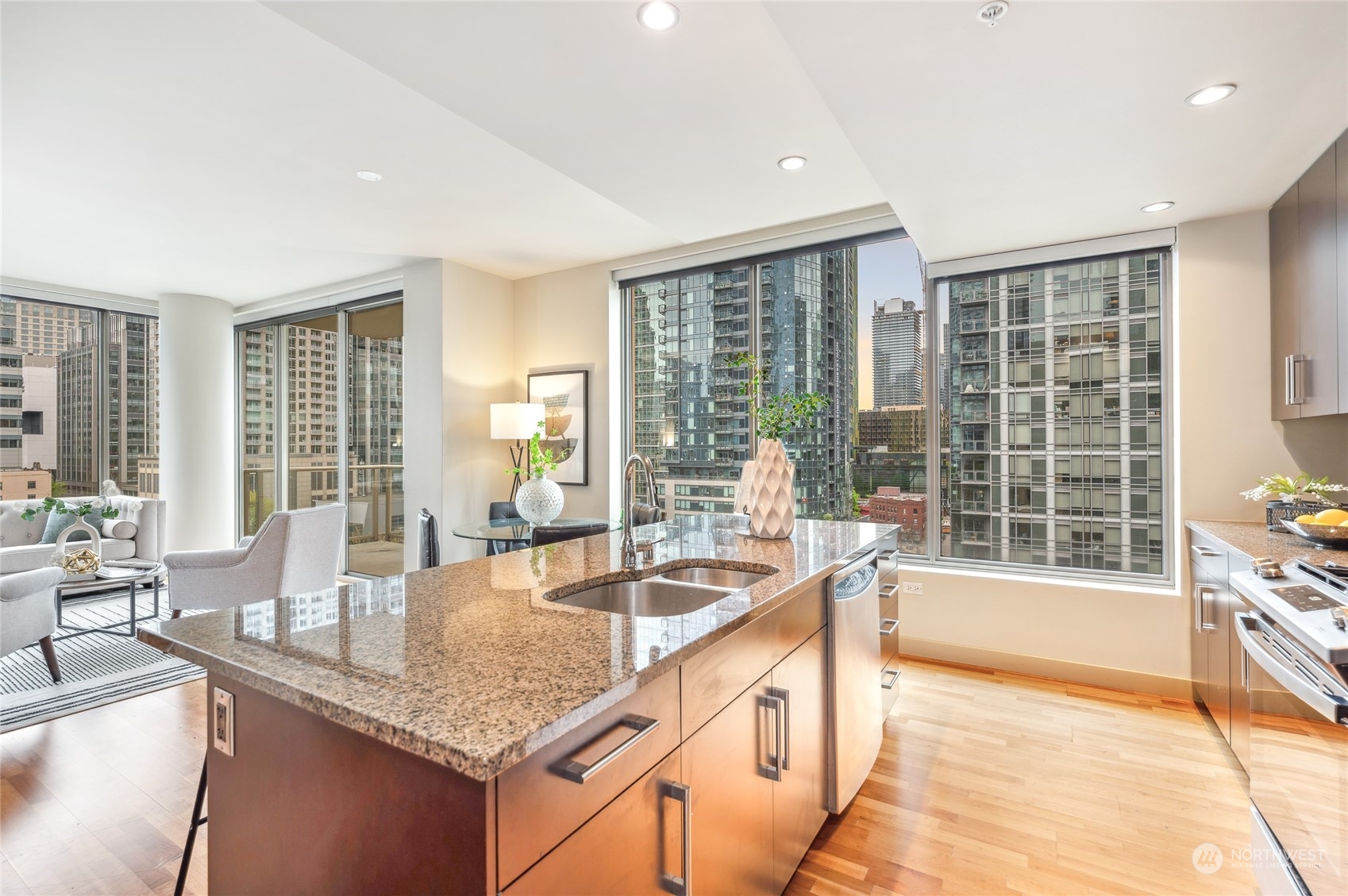 910 Lenora Street Unit: S907
