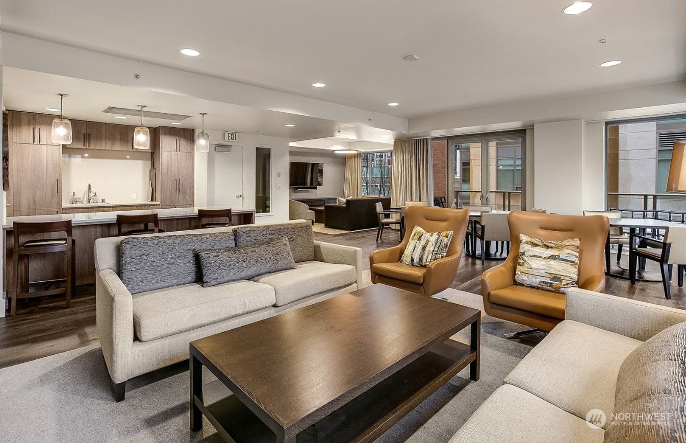 910 Lenora Street Unit: S907