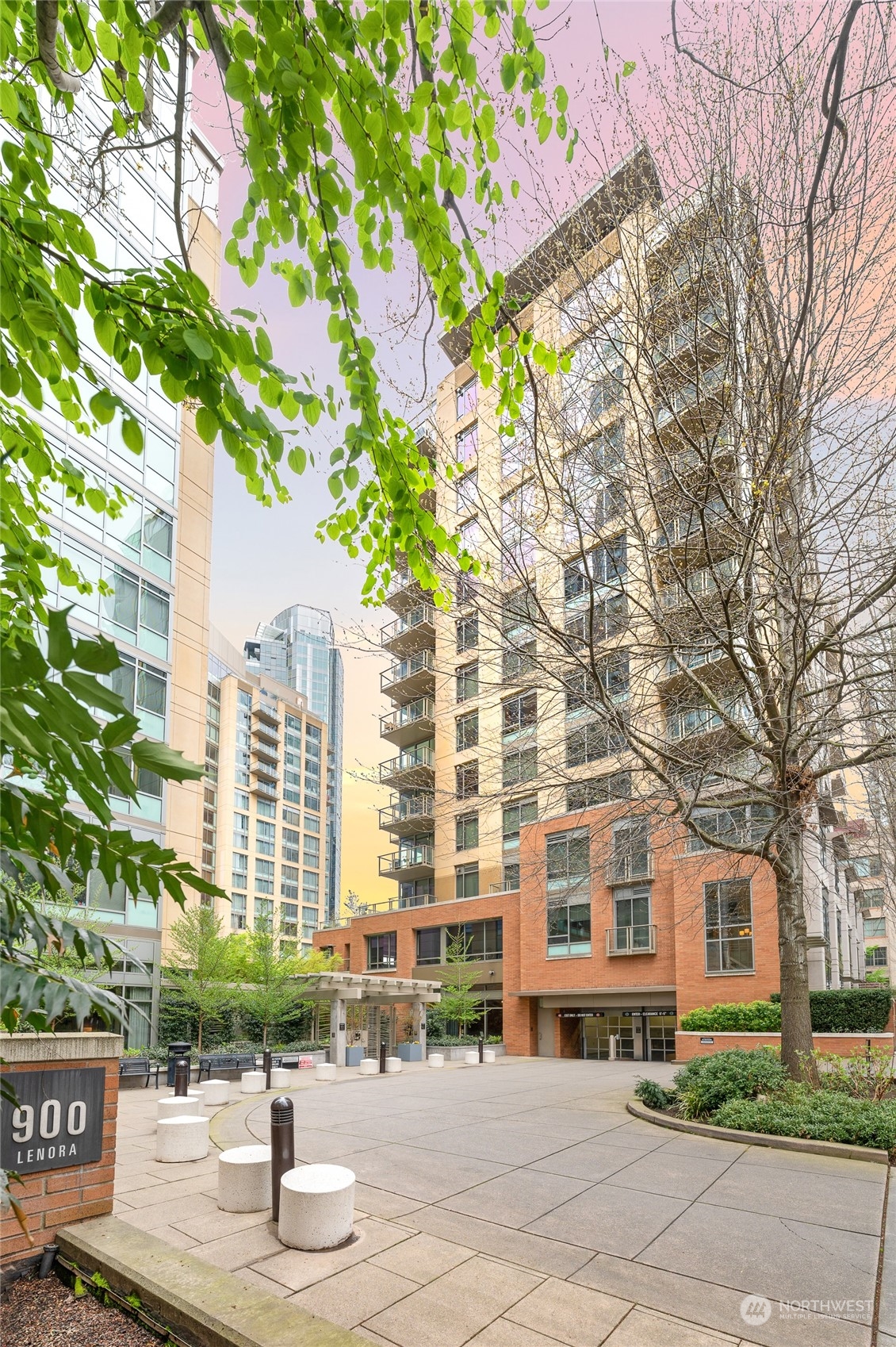 910 Lenora Street Unit: S907