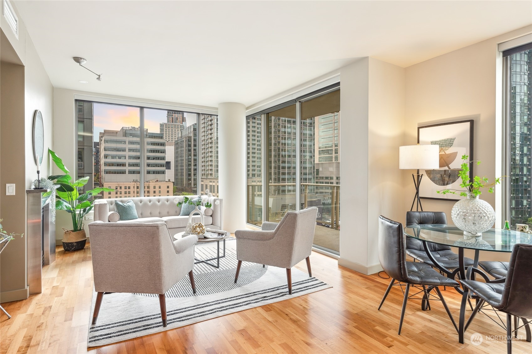 910 Lenora Street Unit: S907