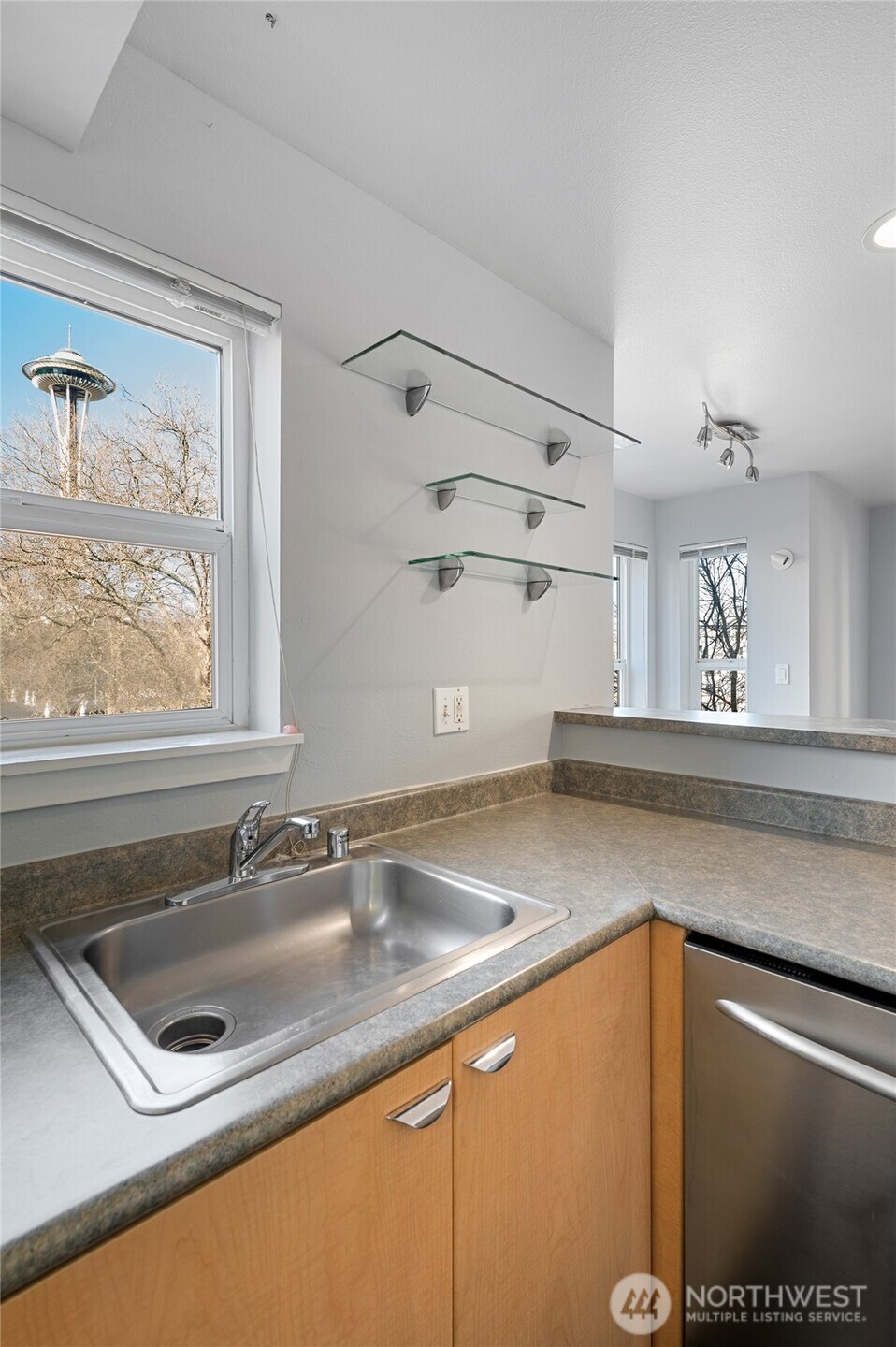 425 Vine Street Unit: 608