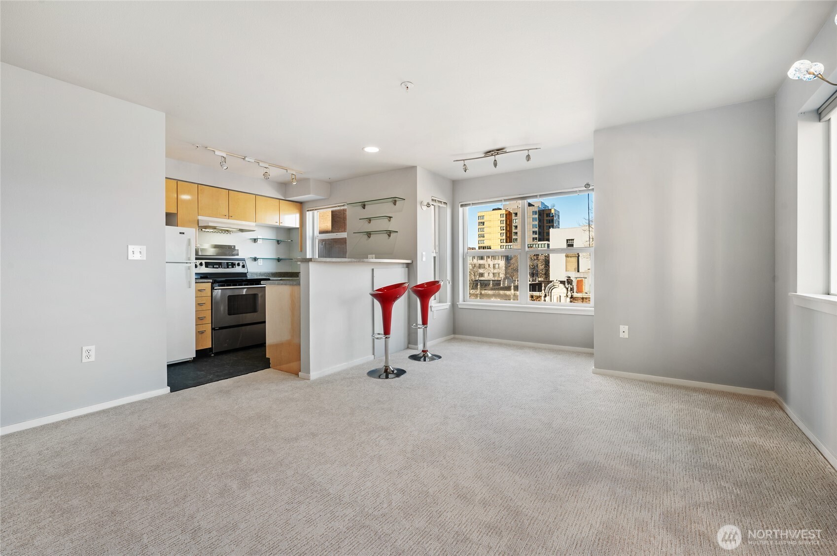 425 Vine Street Unit: 608