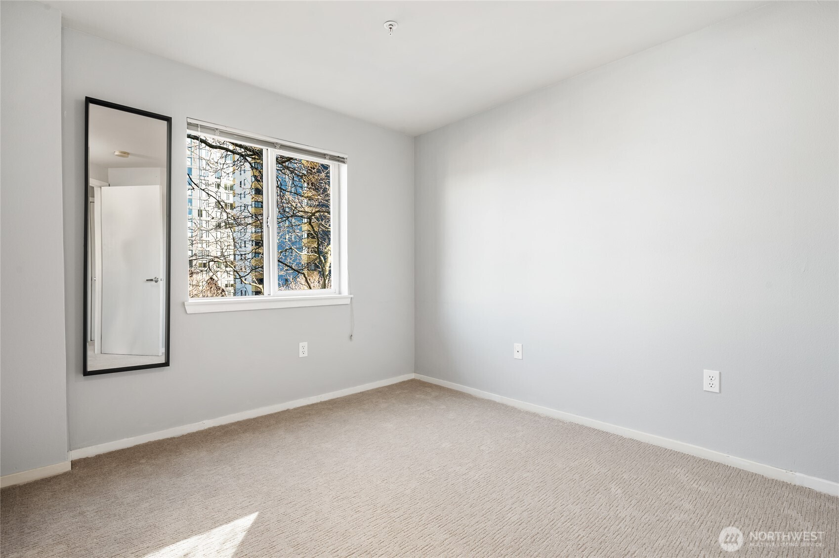 425 Vine Street Unit: 608