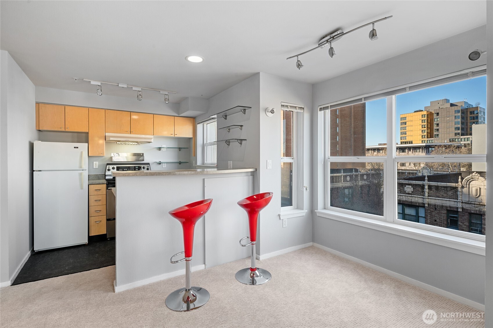 425 Vine Street Unit: 608