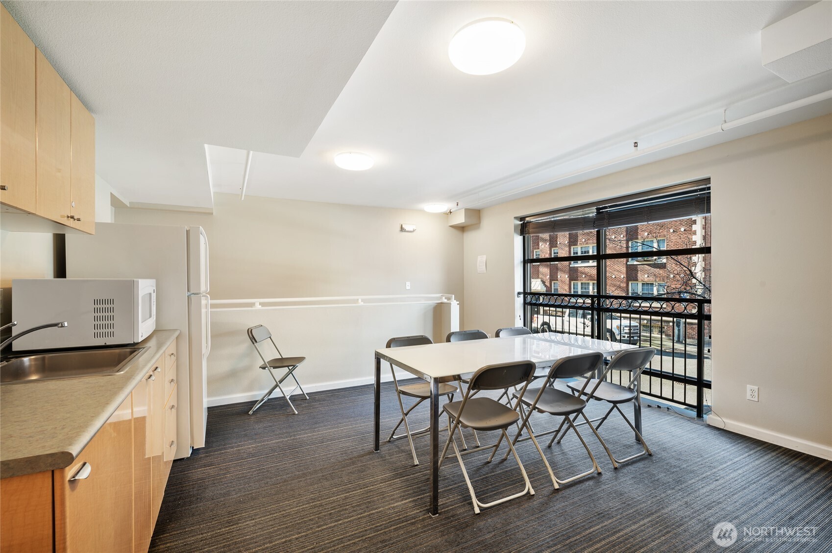 425 Vine Street Unit: 608