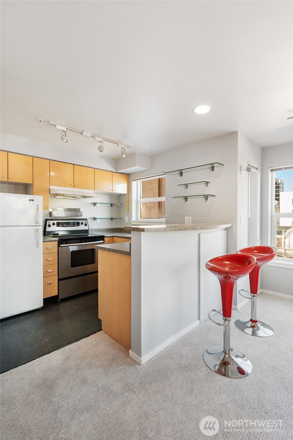 425 Vine Street Unit: 608