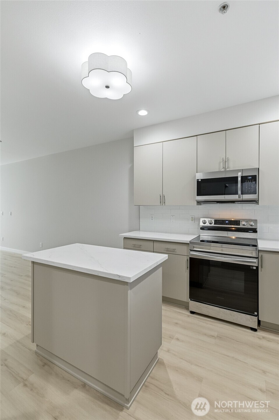 15200 NE 81st Way Unit: 106