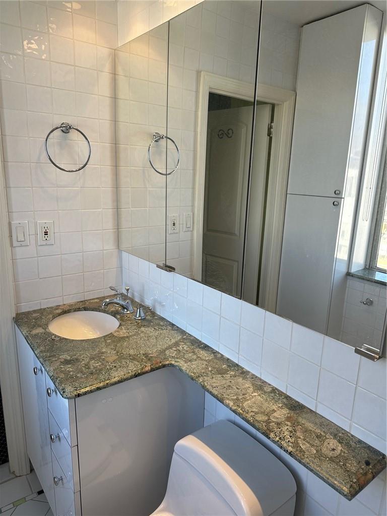 515 E 79 Street Unit: 19A