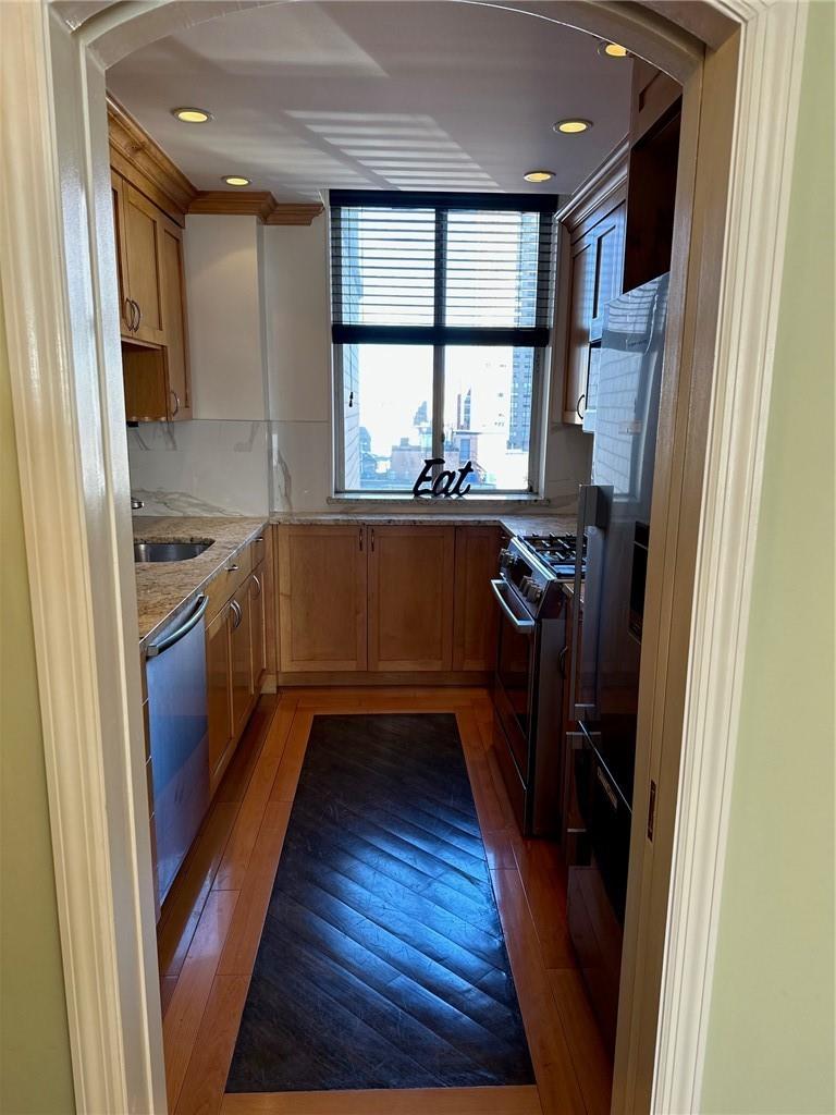 515 E 79 Street Unit: 19A