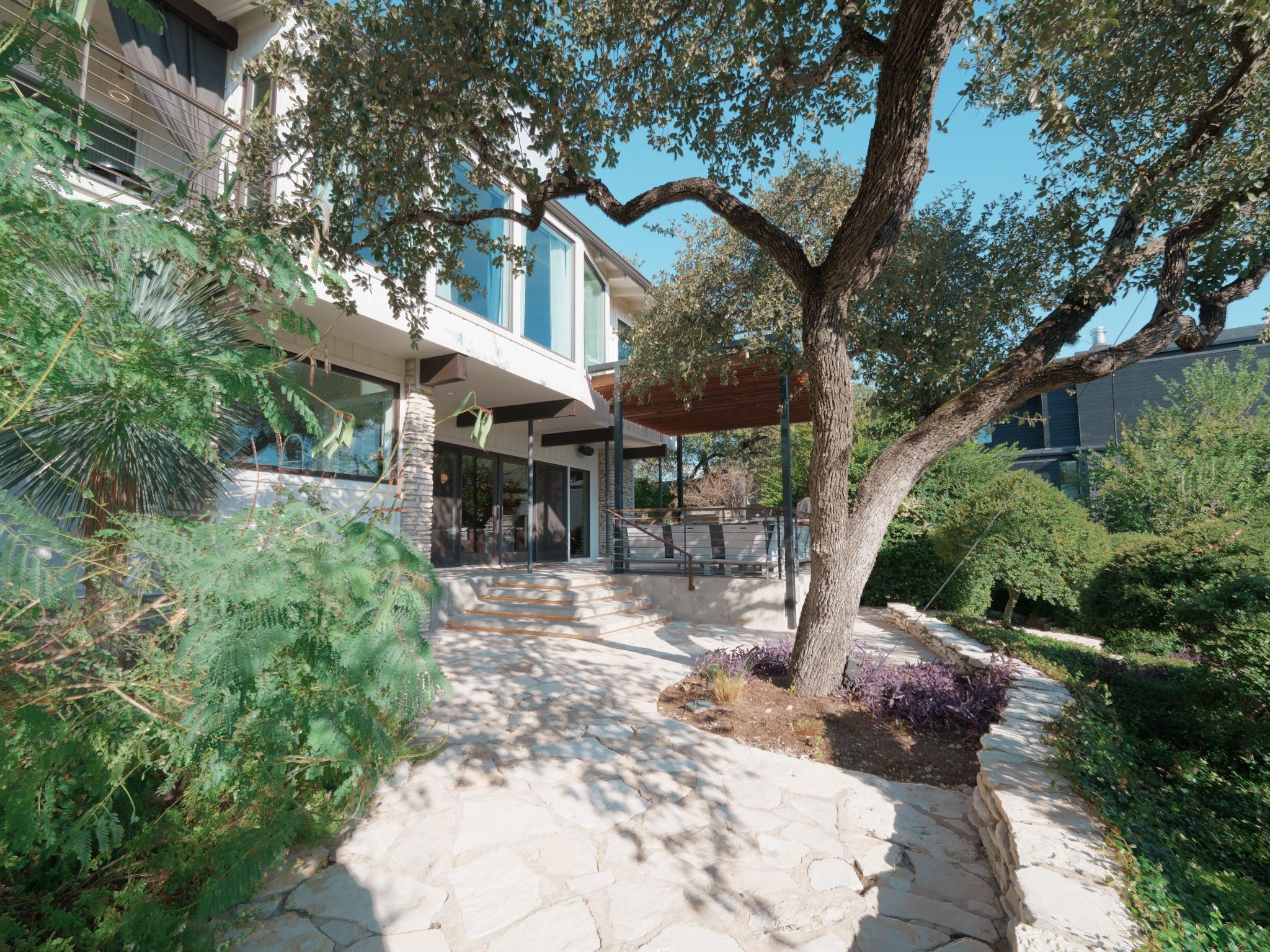 809 Redbud TRL, West Lake Hills