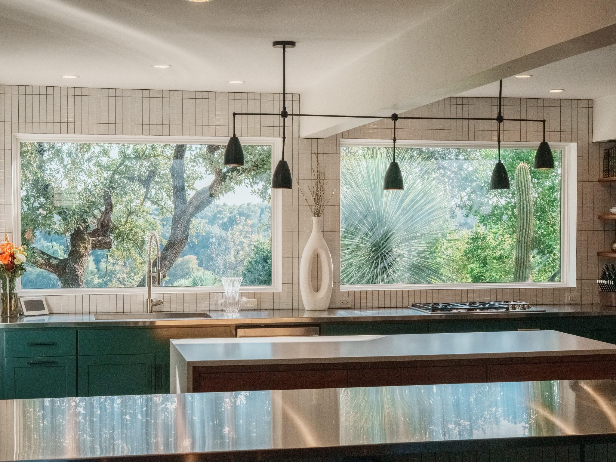 809 Redbud TRL, West Lake Hills