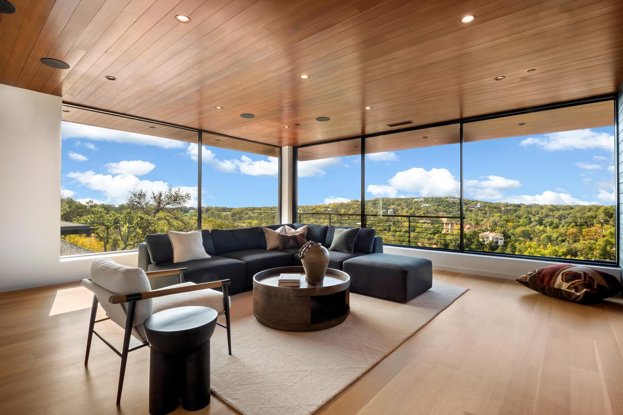 807 Redbud TRL, West Lake Hills