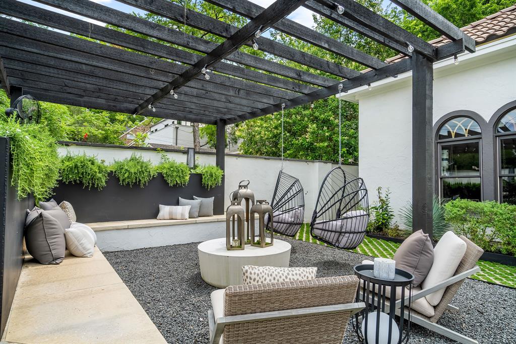 2621 Exposition BLVD