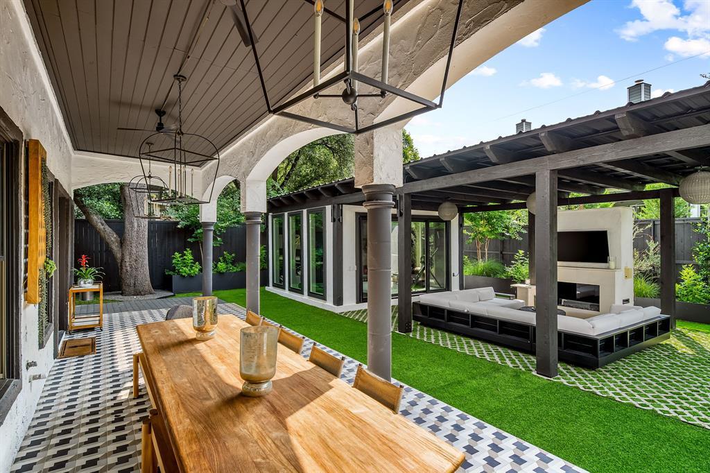 2621 Exposition BLVD