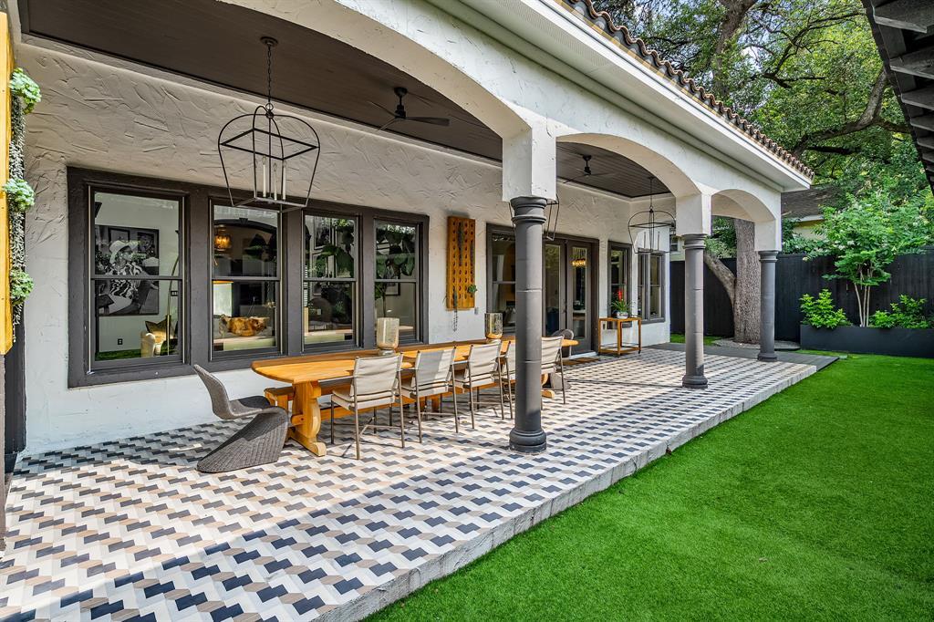 2621 Exposition BLVD