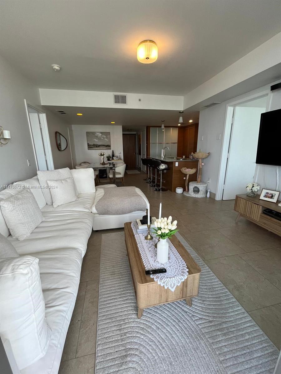 5875 COLLINS AV # 703