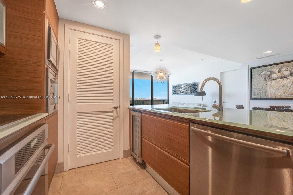 5875 COLLINS AV # 703